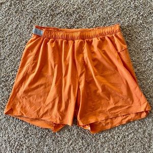 Men’s Large LuluLemon Surge Shorts w/ liner